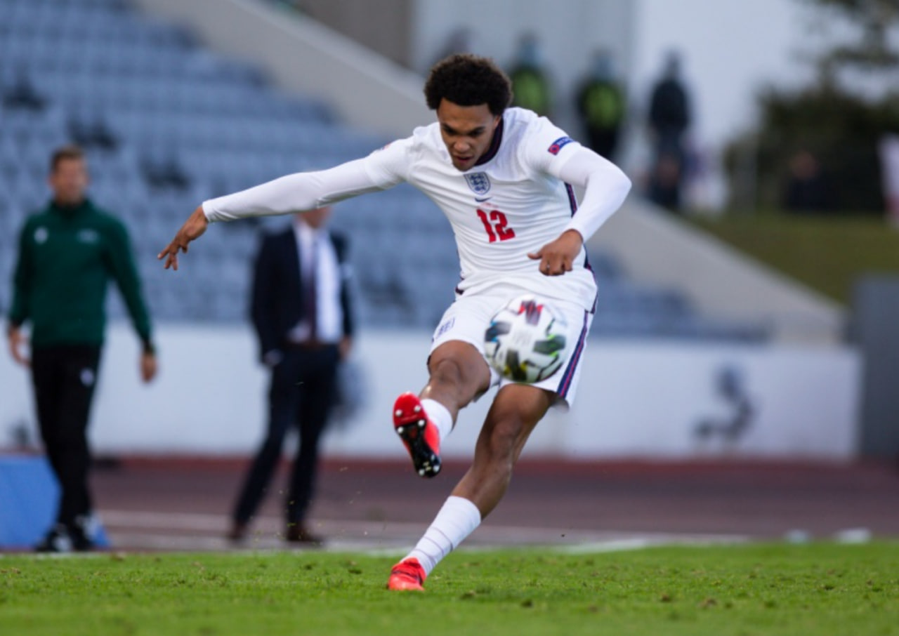 阿诺德能否胜任中场？费迪南德提出担忧