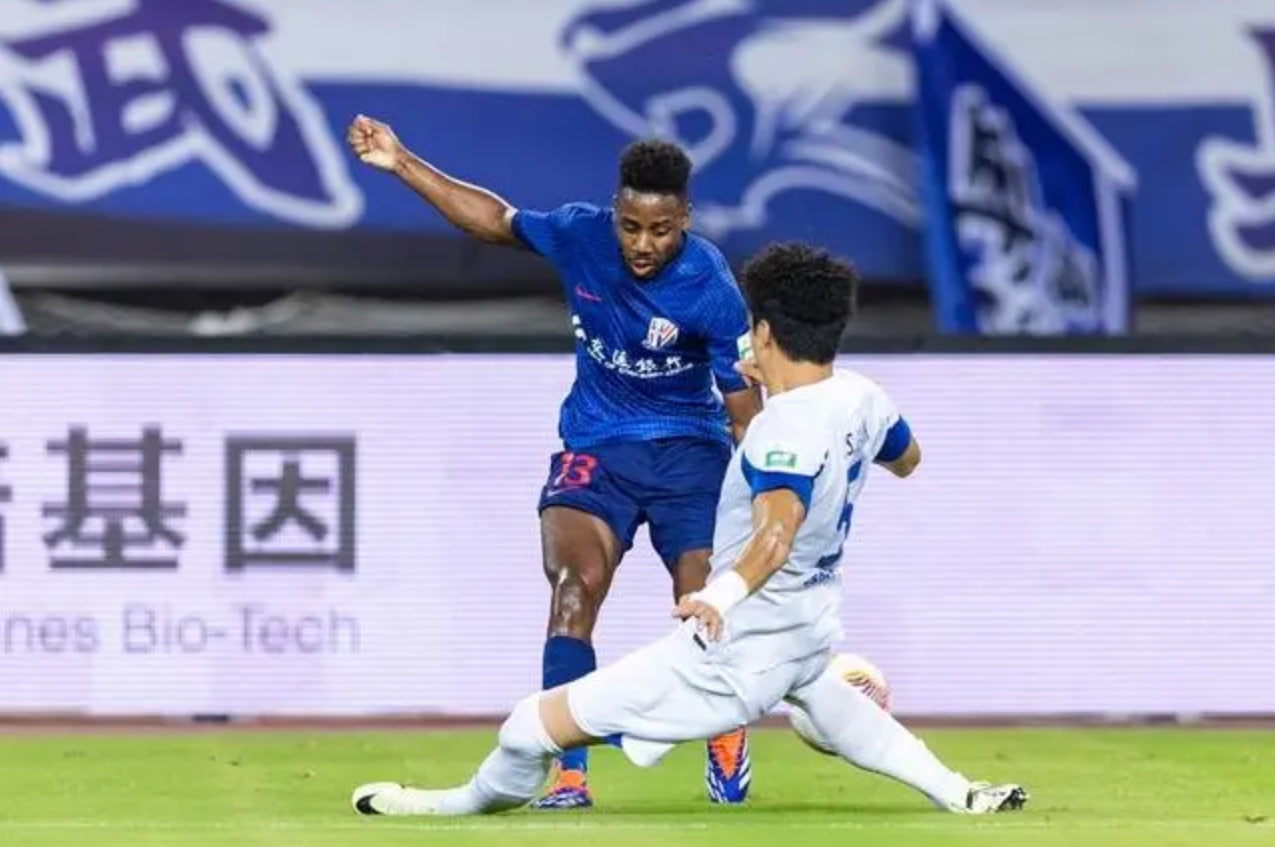 马纳法受伤缺席，申花面临上海德比与京沪大战挑战